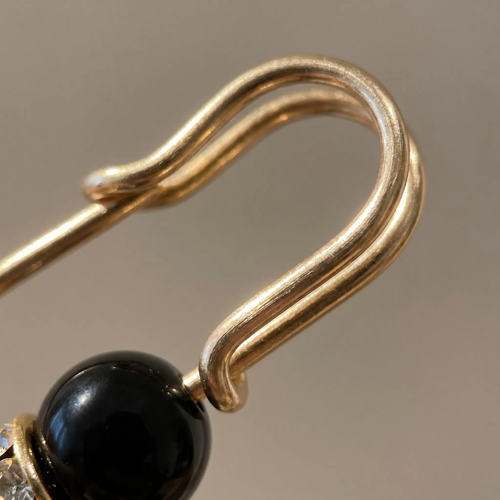 Pearlique - Faux Pearl Safety Pin Brooch Set
