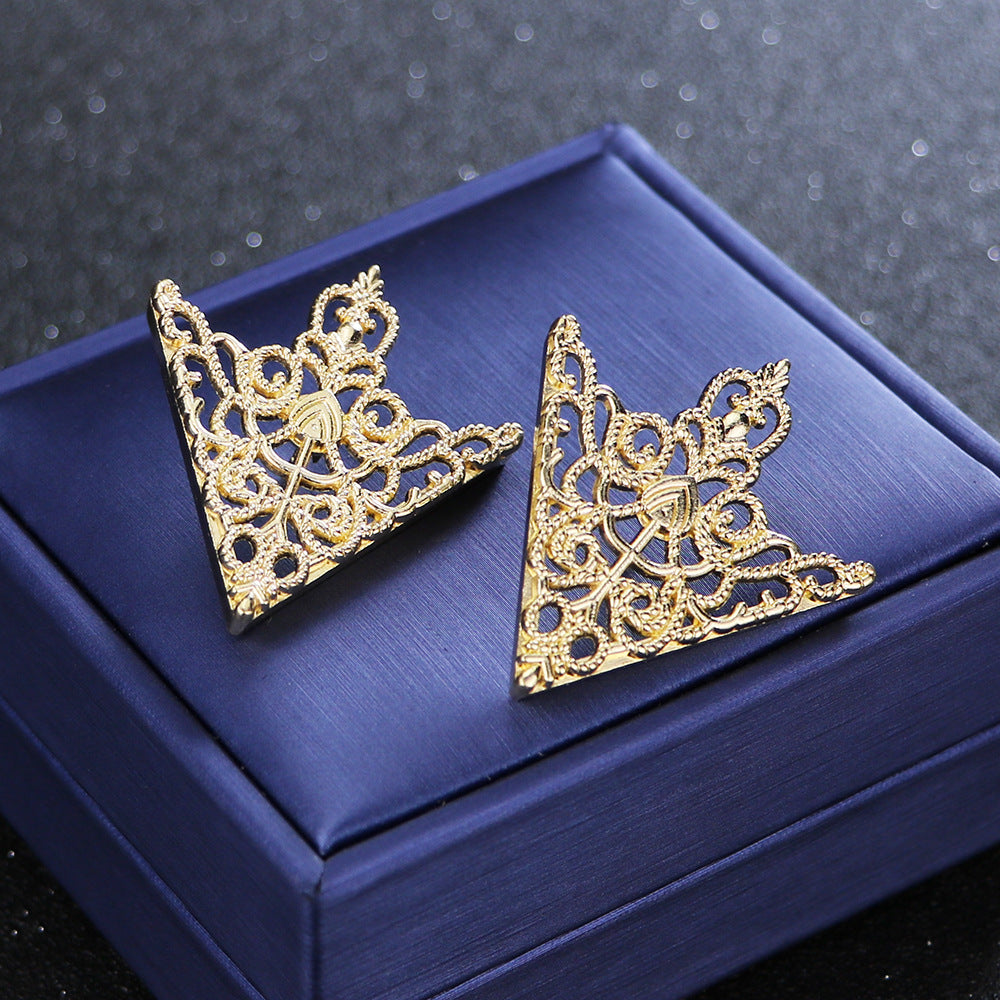 Veltrina - Hollow Triangle Crown Brooch Pin