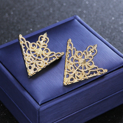 Veltrina - Hollow Triangle Crown Brooch Pin