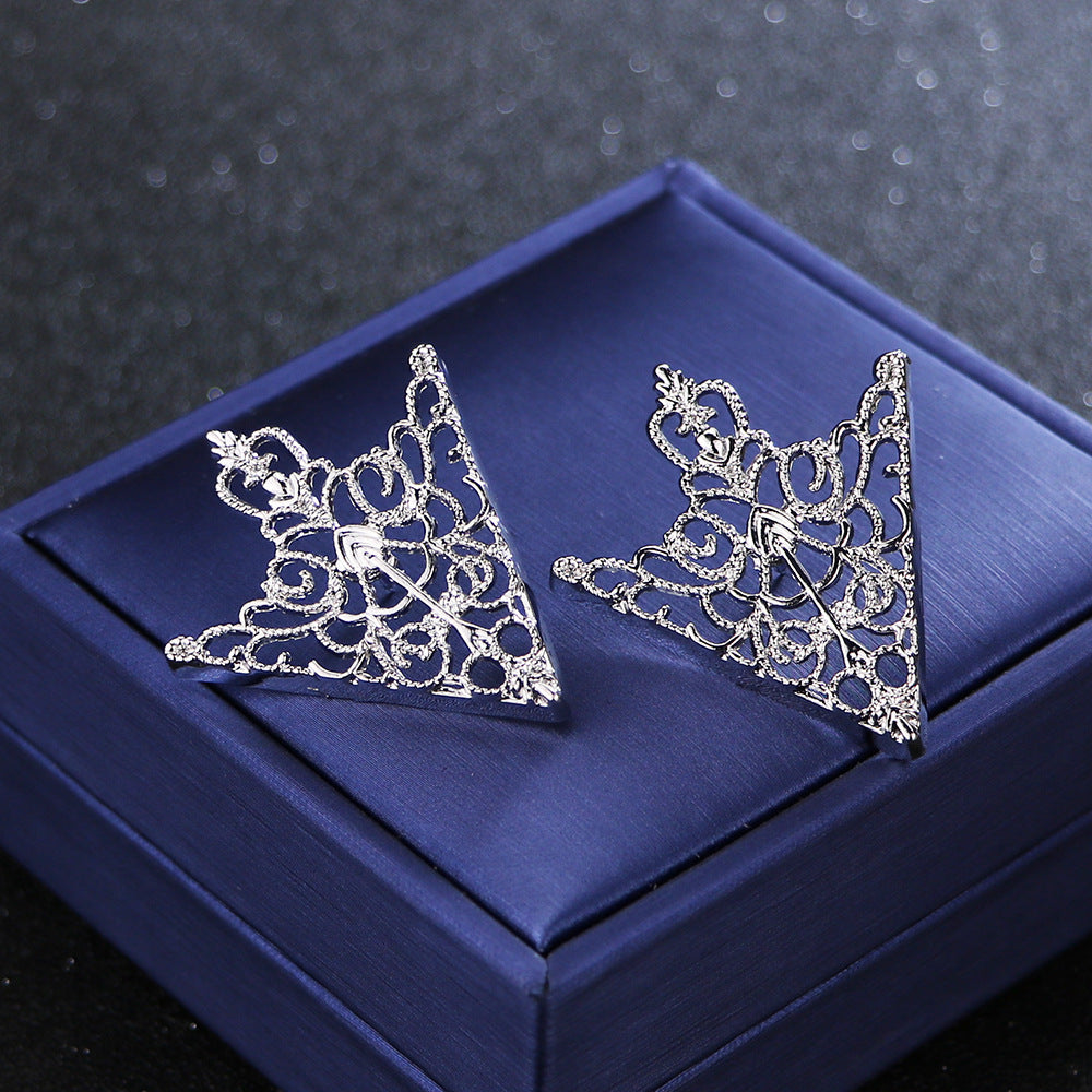 Veltrina - Hollow Triangle Crown Brooch Pin