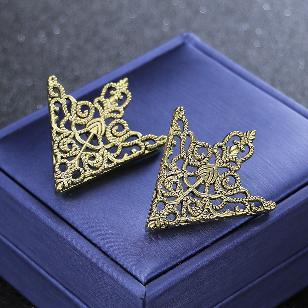 Veltrina - Hollow Triangle Crown Brooch Pin