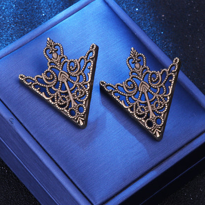 Veltrina - Hollow Triangle Crown Brooch Pin