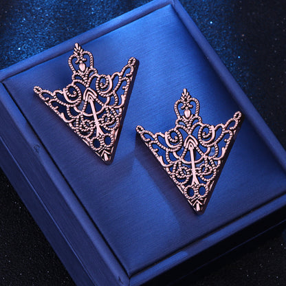 Veltrina - Hollow Triangle Crown Brooch Pin
