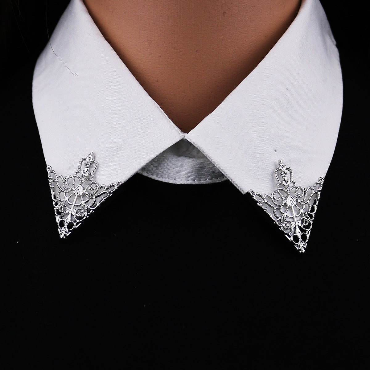 Veltrina - Hollow Triangle Crown Brooch Pin